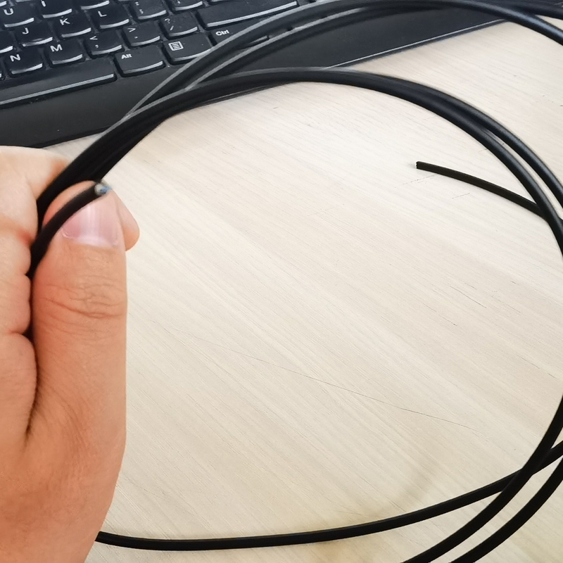 Meksyk / Ameryka Północna 3,0 mm TPU 800N YOFC Włókno optyczne GJYFJU-1B6b3 Aramid przędza materiał kurtki do użytku wewnątrz i na zewnątrz