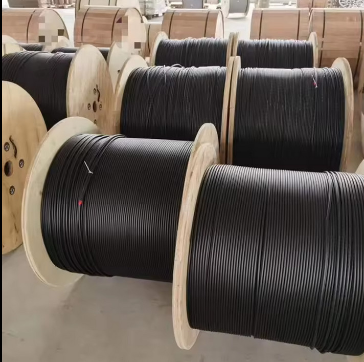 PE Jacket Centralna luźna rurka Kabel podwodny światłowodowy GYTA53 Pancerny Multi 144 Core