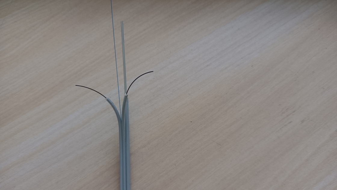 Niebieski kabl podgrzewający do instalacji sieci FTTH