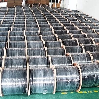 Czarny przewód światłowodowy FTTH do komunikacji, 4-żyłowy, używany do budownictwa komunikacyjnego