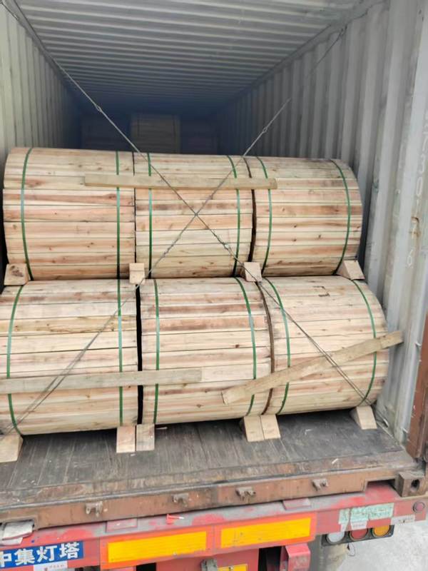 Kabel optyczny samodzielnie podtrzymujący się, całkowicie dielektryczny